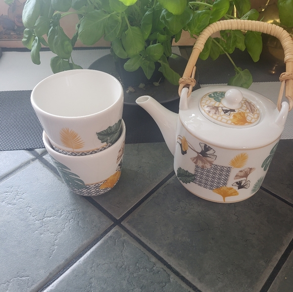 New Porcelain Tea set - Picture 3 of 8